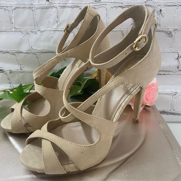 Vince Camuto Women's Beige Strappy Heels - Picture 3 of 7